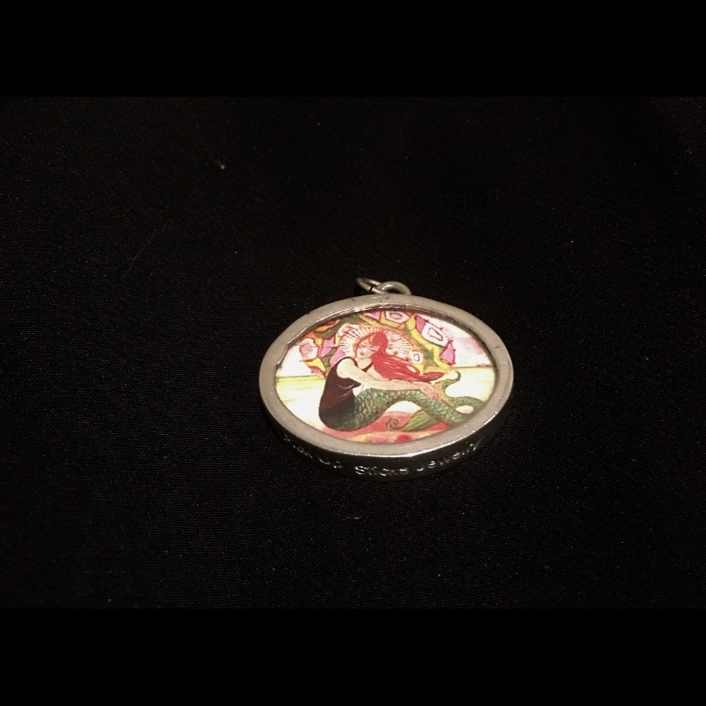 Mermaid 🧜🏻‍♀️ pendant